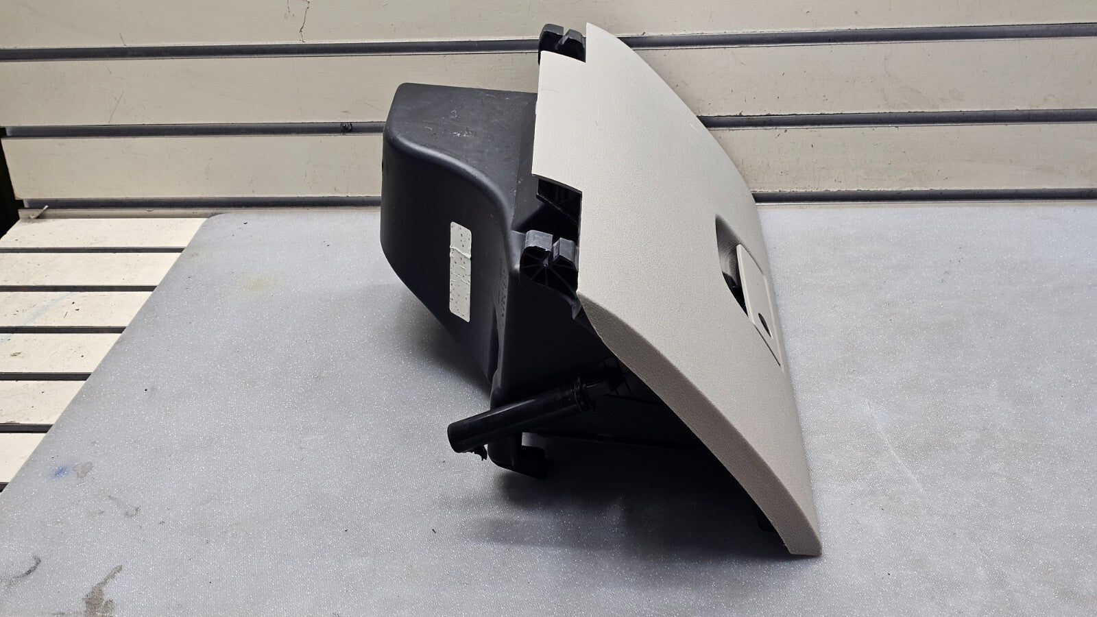 🔥08-10 GRAND CHEROKEE COMMANDER DASH GLOVE BOX COMPARTMENT LID ASSEMBLY TAN