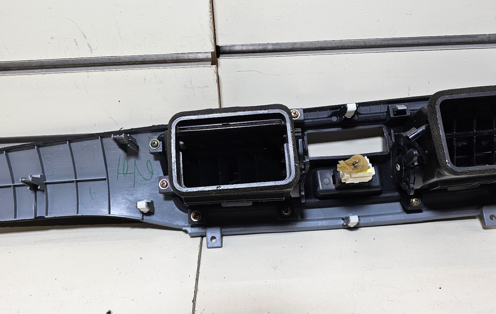 🔥02-07 Mitsubishi Lancer Dash Front Center Trim Bezel Panel Air Vent Silver