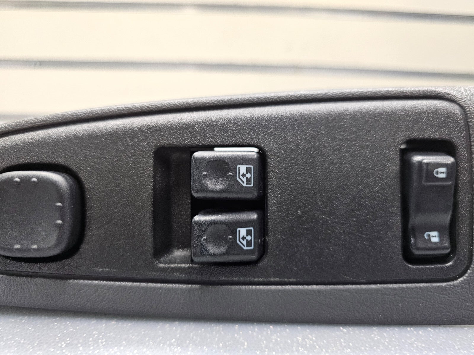 03-06 Silverado Sierra Power Front Driver Window Control Switch Assembly WS4