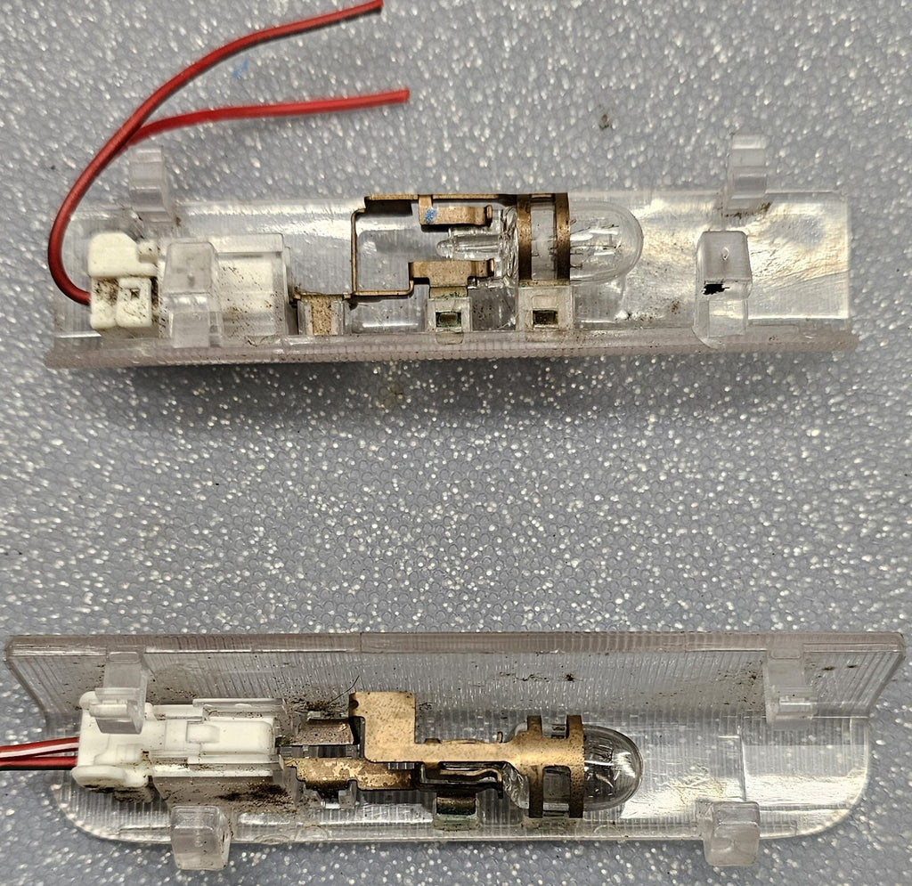 🔥04-15 Nissan TITAN Interior Door Panel Courtesy Light Lens plate Lamp Assembly