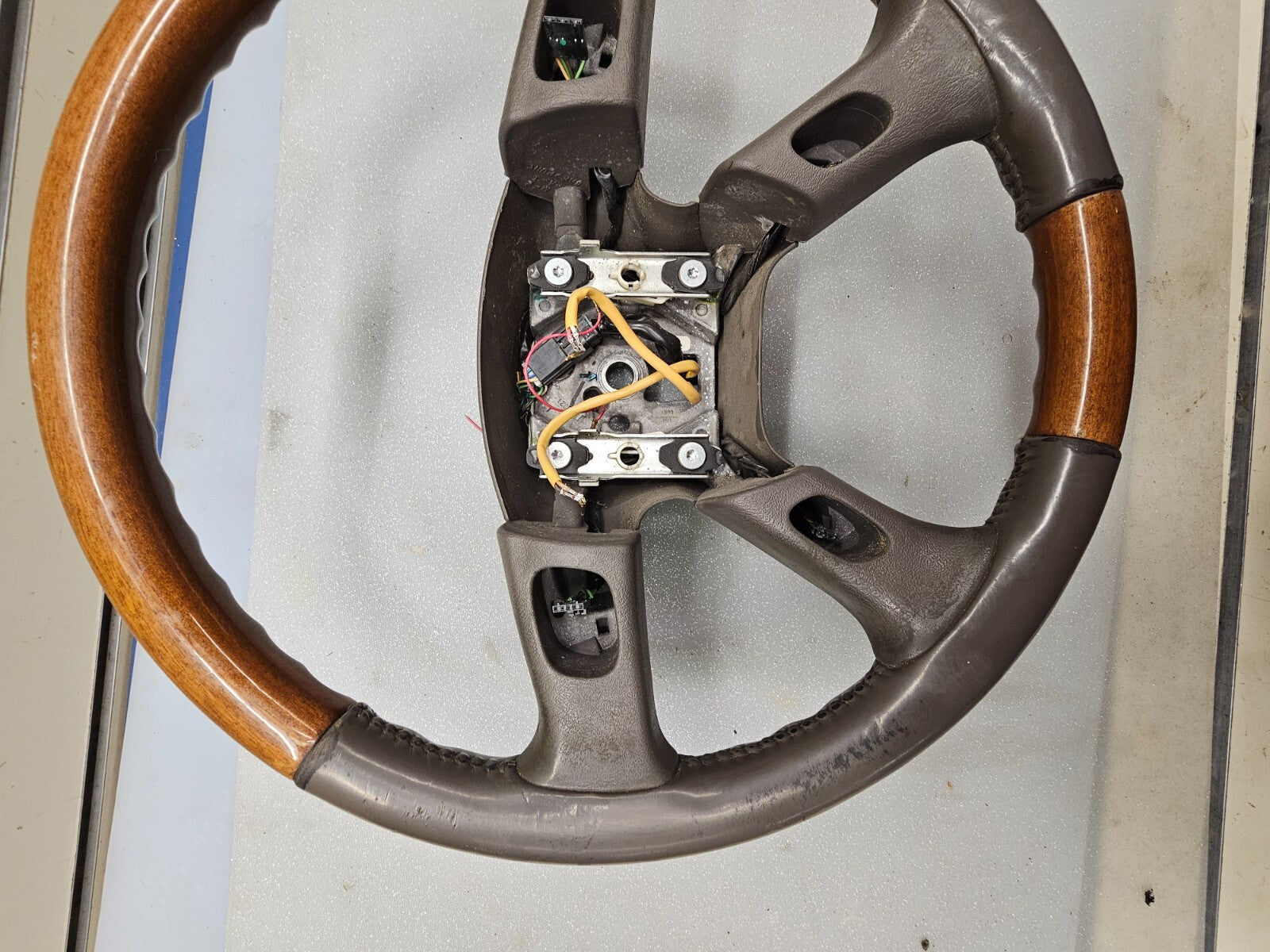 03-06 Chevrolet Tahoe Suburban Yukon Escalade Steering Wheel Column GEAY OEM