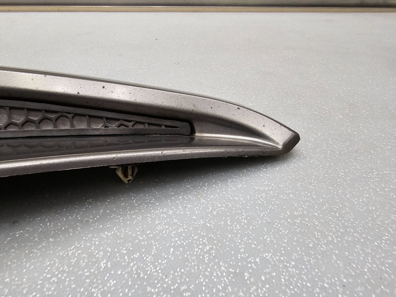 🔥99-04 FORD MUSTANG COUPE REAR LEFT QUARTER VENT LOUVER INSERT MOLDING TRIM