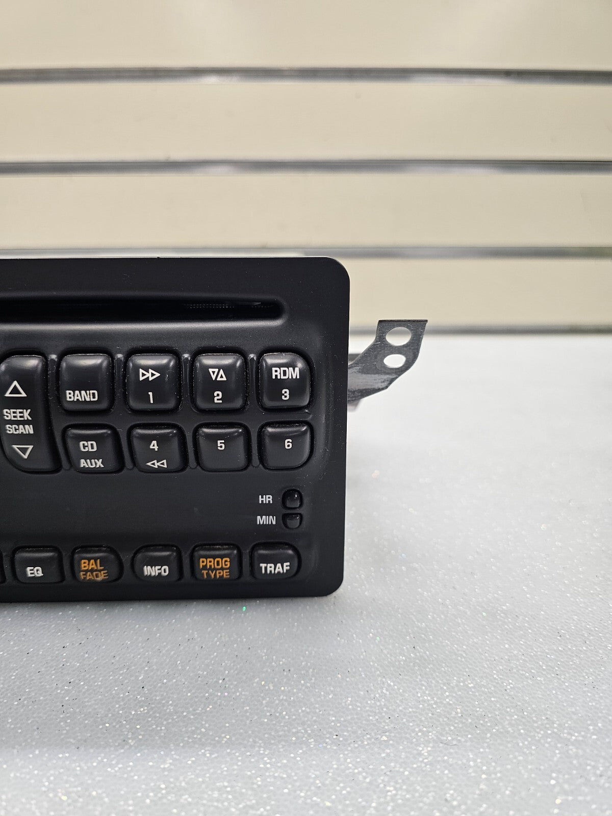 03-08 PONTIAC VIBE RADIO STEREO CD CHANGER PLAYER RECEIVER Oem 21002356/PV
