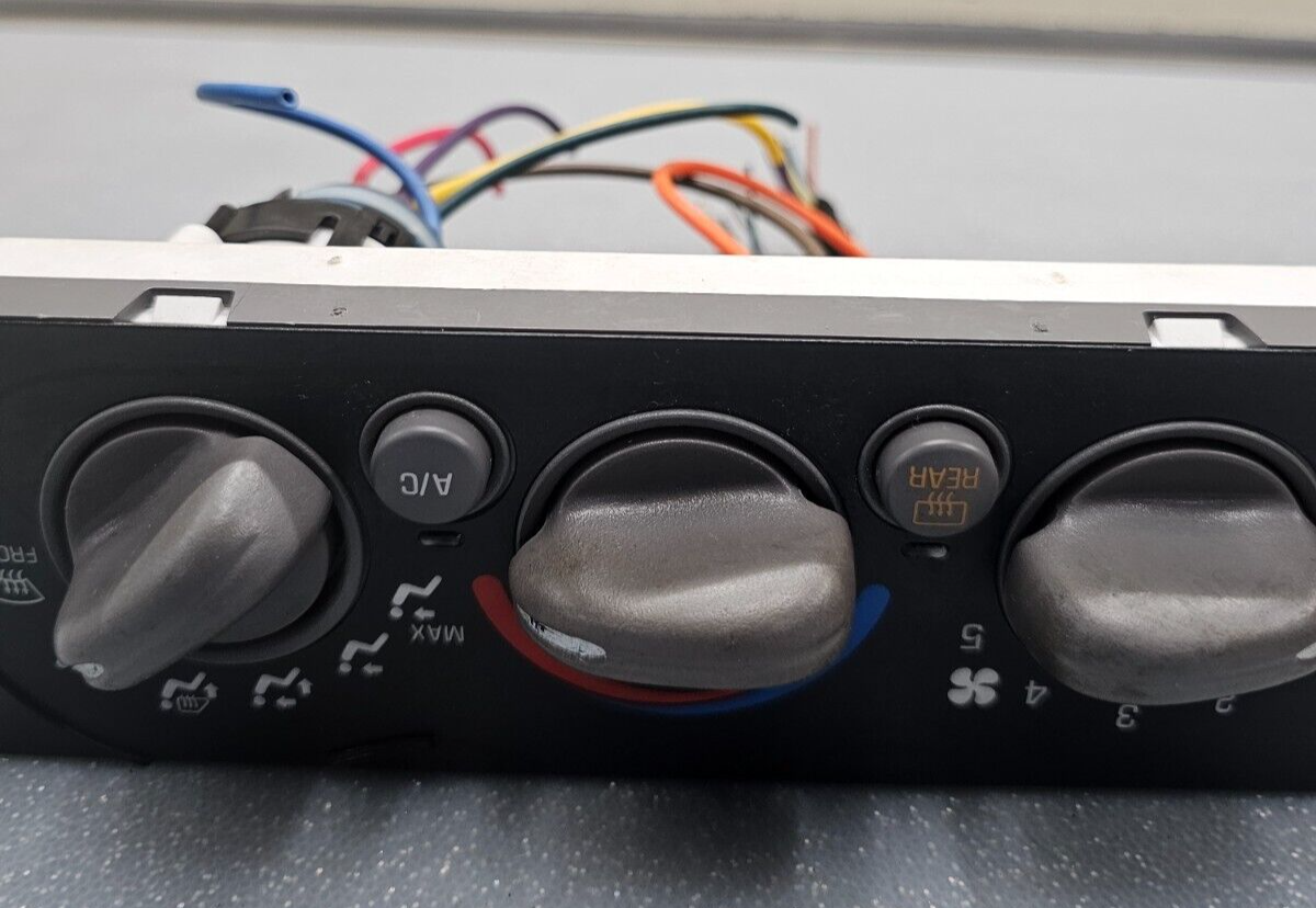 01-05 PONTIAC GRAND AM Dash AC Heater Temperature Climate Control Conditioner