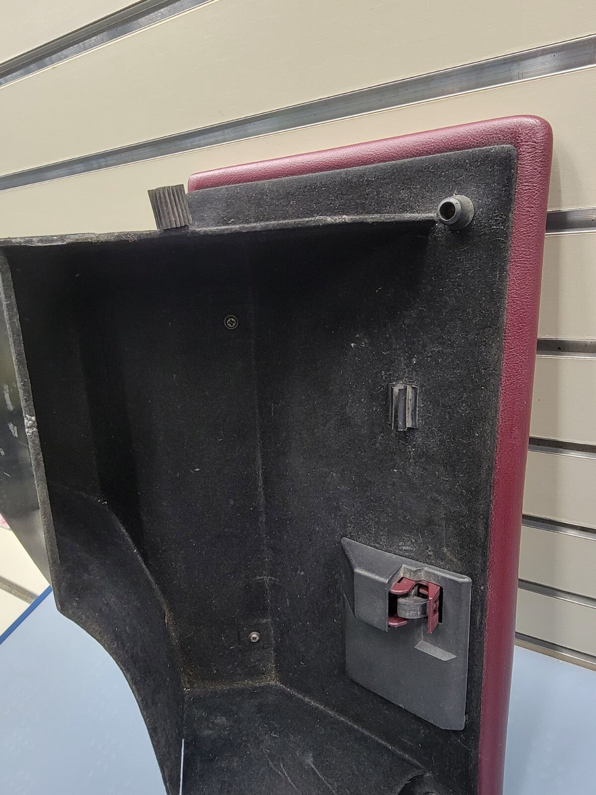 🔥1995-1997 Ford Crown Victoria Glove Box Burgundy w/ Hinge OEM 64269