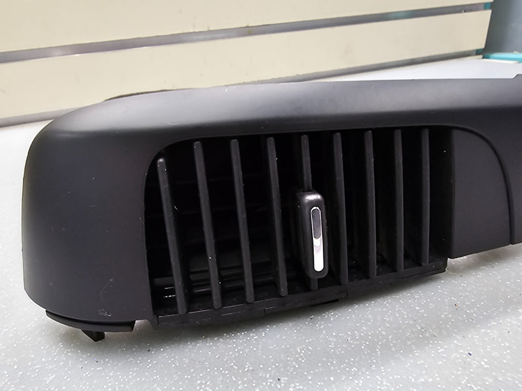 06-12 Kia Sedona Carnival Front Right Passenger Dash AC Air Vent Assembly Black