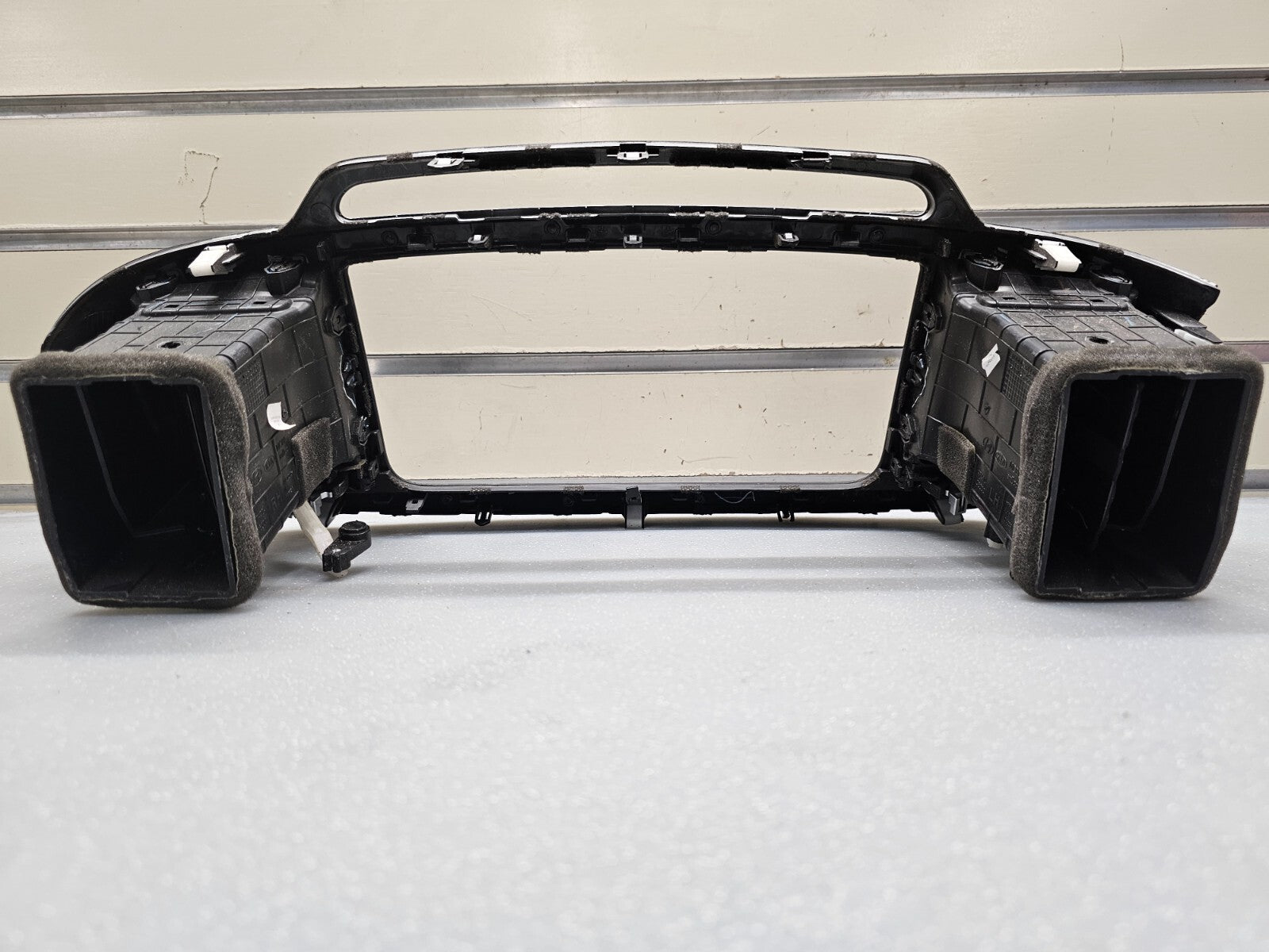 🔥16-18 KIA SORENTO CENTER DASH RADIO SURROUND BEZEL TRIM PANEL Assembly Silver