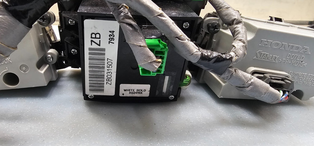 07-09 Acura RDX Dash Radio Stereo Display Audio Control Panel Unit Black/Silver