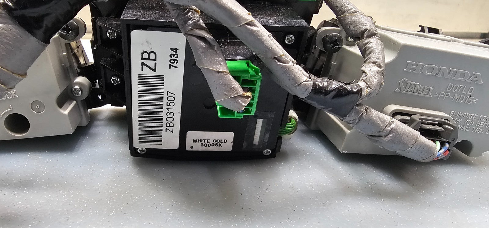 07-09 Acura RDX Dash Radio Stereo Display Audio Control Panel Unit Black/Silver
