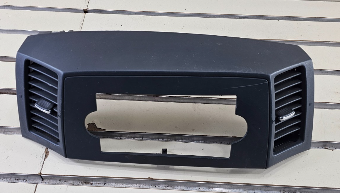 🔥2005-2007 Jeep Grand Cherokee RADIO TRIM BEZEL W VENTS Dark Gray B30