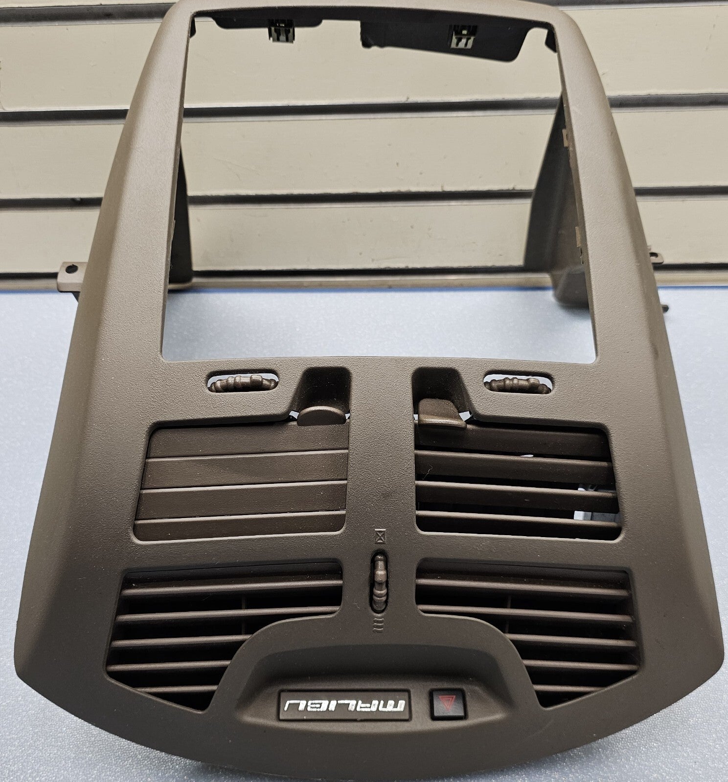 🔥04-07 Chevy MALIBU Dash Center Bezel Radio Climate Air Vents TRIM Tan B7