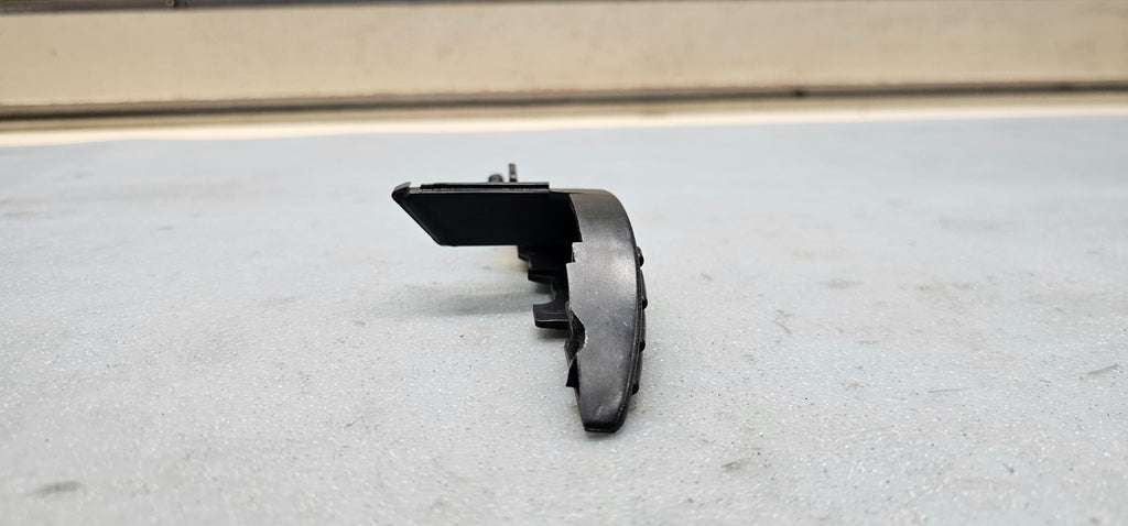 95-06 Silverado Sierra C/K 1500 2500 Center Console Jump Seat Lid Latch Assembly