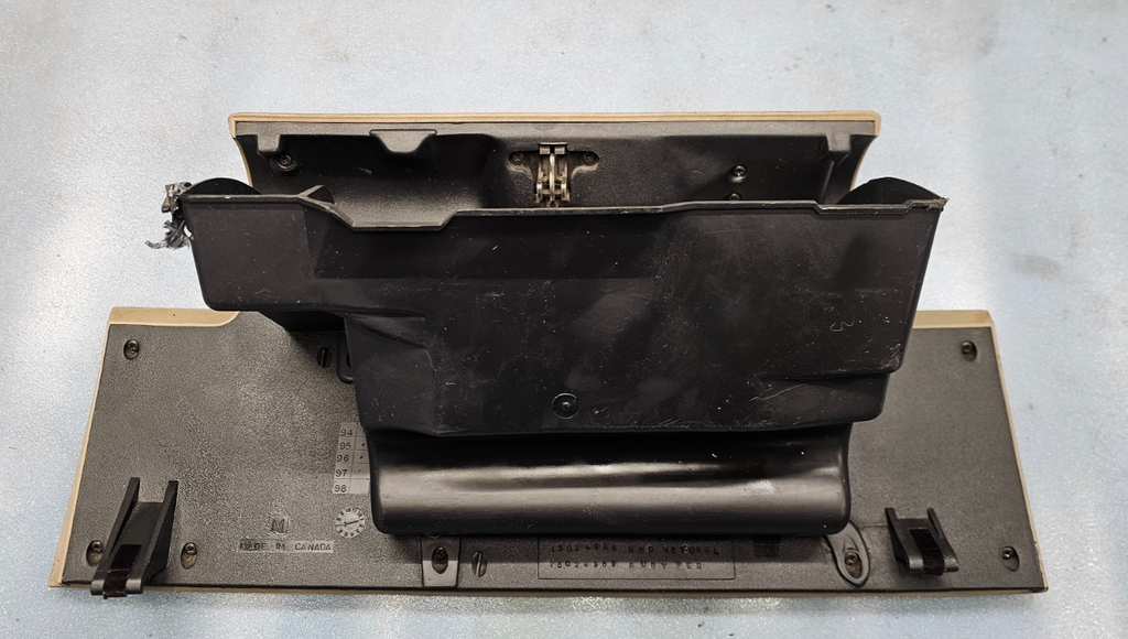 95-99 CHEVY GMC TRUCK SILVERADOC/K Glove Box Storage Compartment Assembly TAN G2