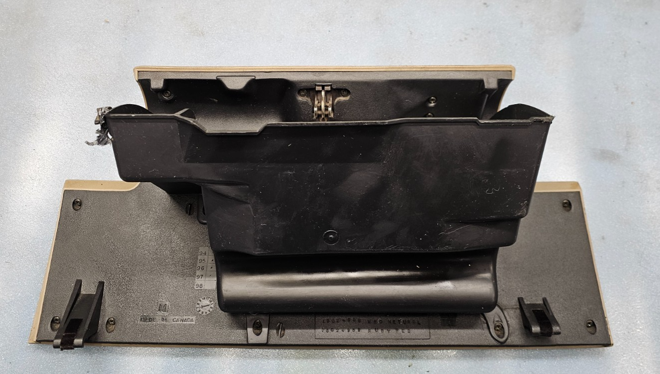 95-99 CHEVY GMC TRUCK SILVERADOC/K Glove Box Storage Compartment Assembly TAN G2