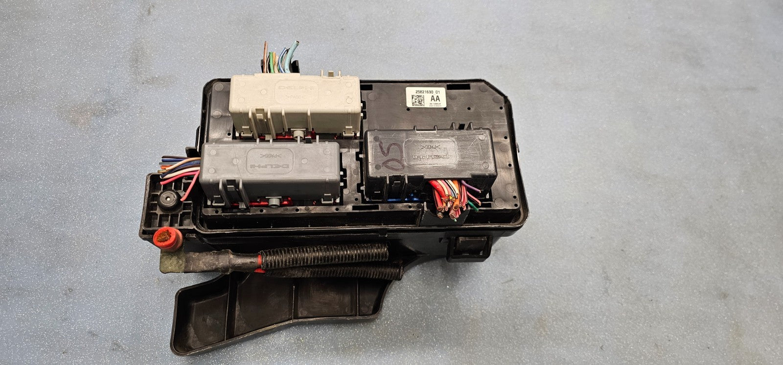 🔥2008 Lucerne DTS Engine Wiring Compartment Fuse Box Harness Junction Block