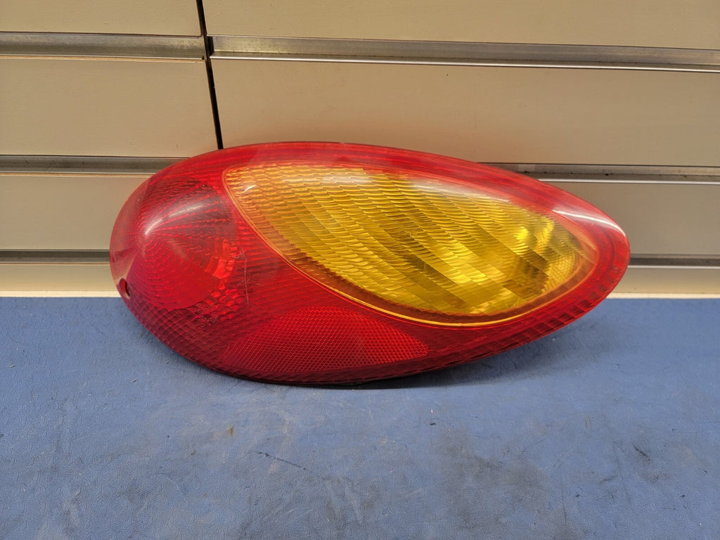 🔥2001-2005 Chrysler PT Cruiser Tail light RIGHT  side brake light assembly