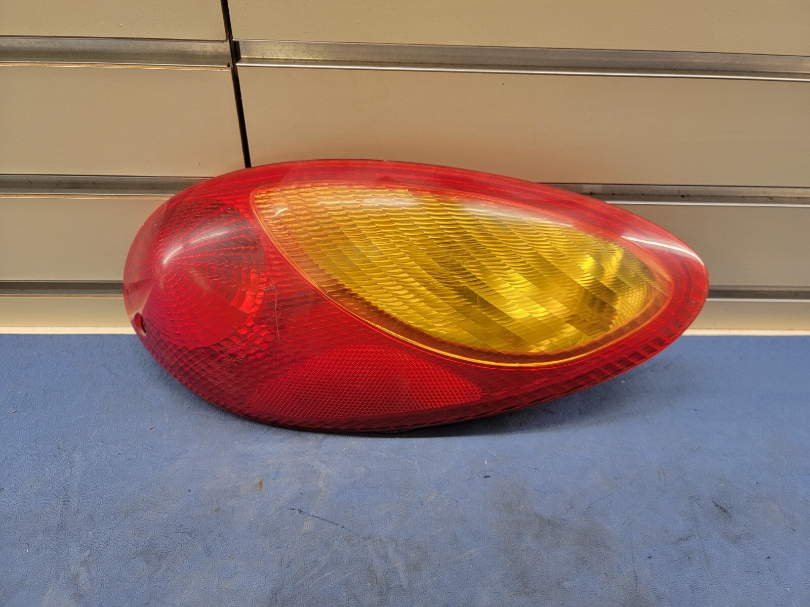 🔥2001-2005 Chrysler PT Cruiser Tail light RIGHT  side brake light assembly