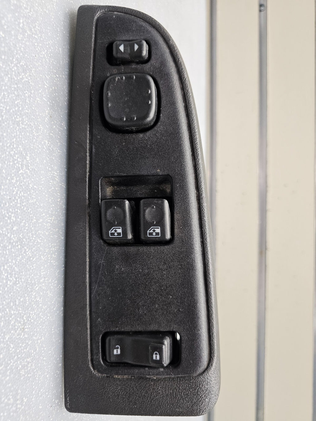 03-06 Silverado Sierra Power Front Driver Window Control Switch Assembly WS4