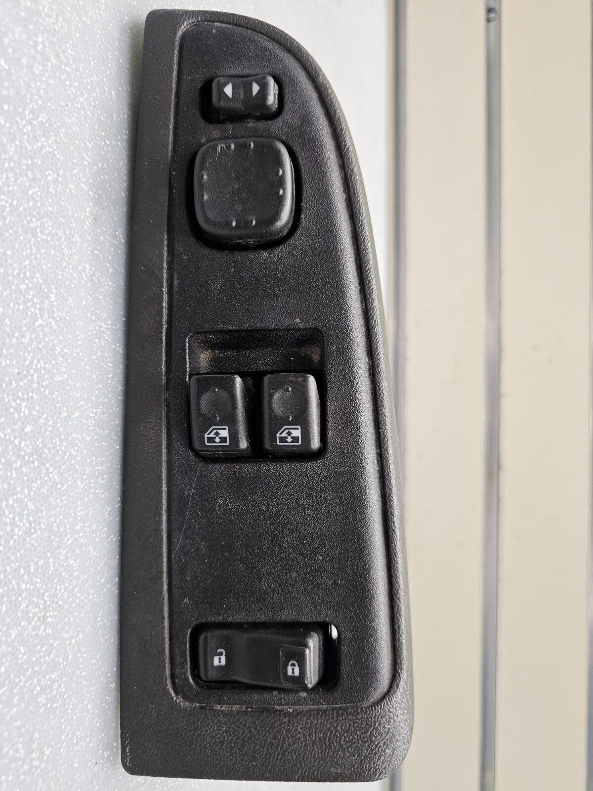 03-06 Silverado Sierra Power Front Driver Window Control Switch Assembly WS4