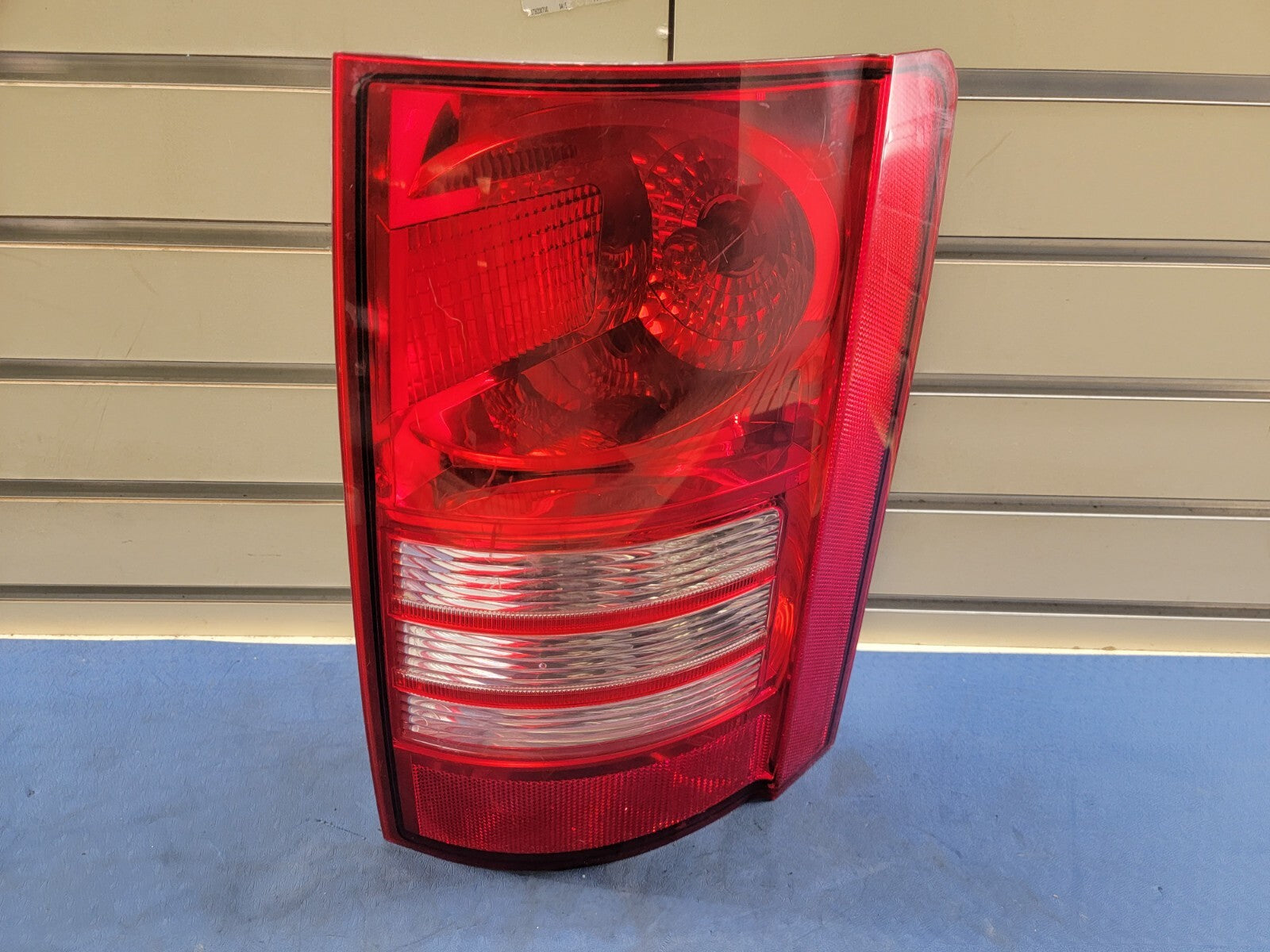 🔥2008-2010 CHRYSLER TOWN & COUNTRY  RIGHT PASSENGER TAILLIGHT REAR LAMP LIGHT