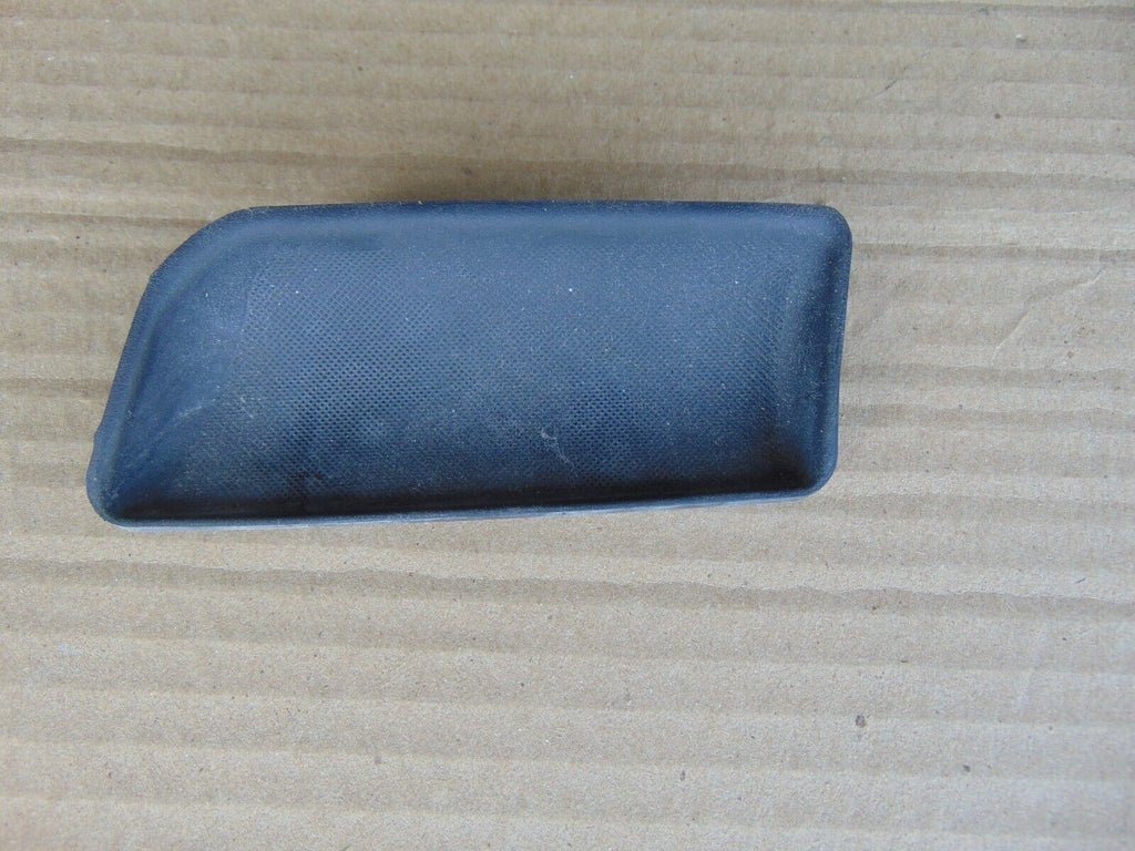 🔥06-13 CHEVROLET IMPALA DRIVER SIDE REAR DOOR PANEL PULL SCREW COVER 10352913
