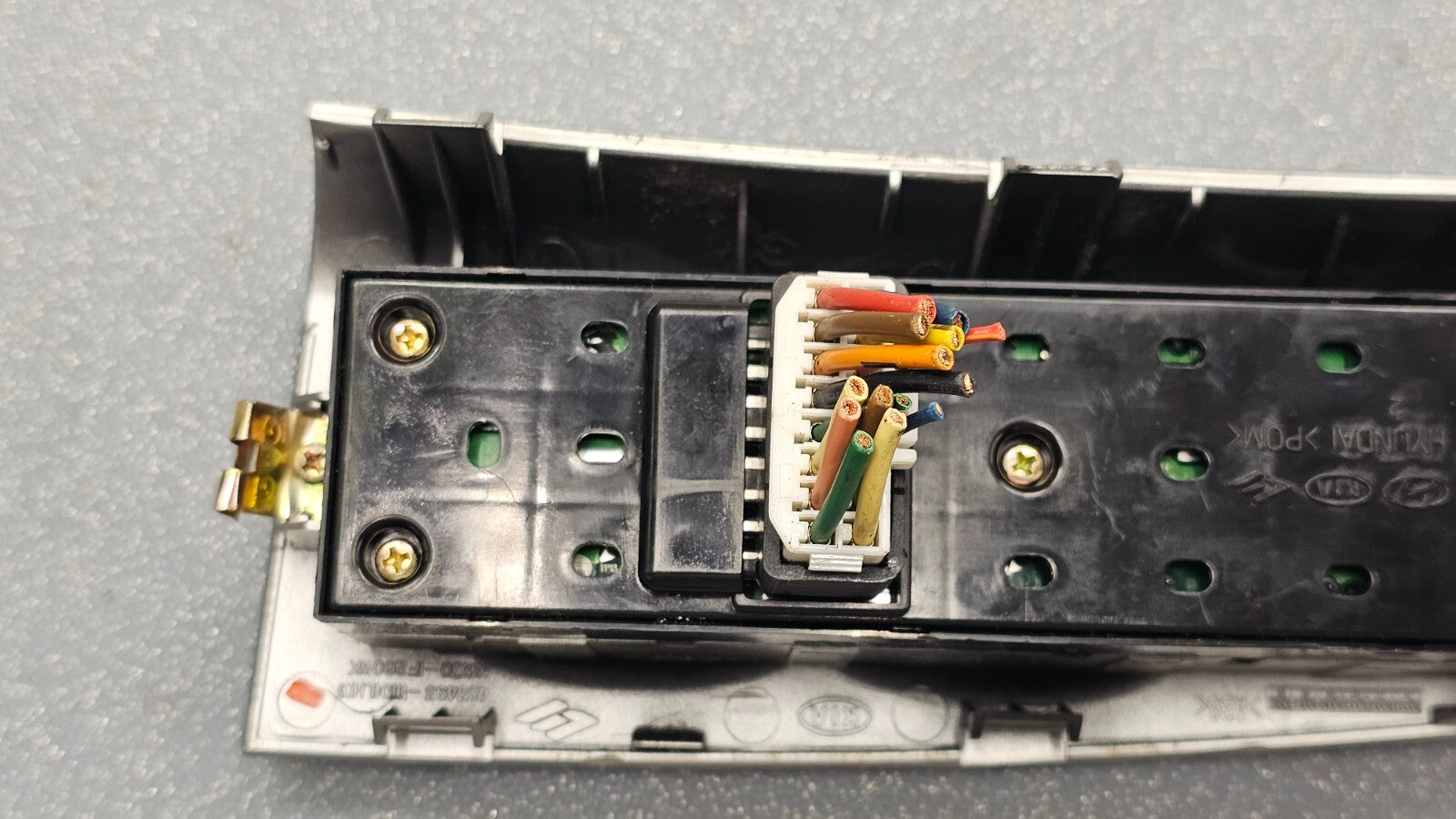 🔥05-10 SPORTAGE LEFT DRIVER MASTER POWER WINDOW SWITCH CONTROL ASSEMBLY SILVER