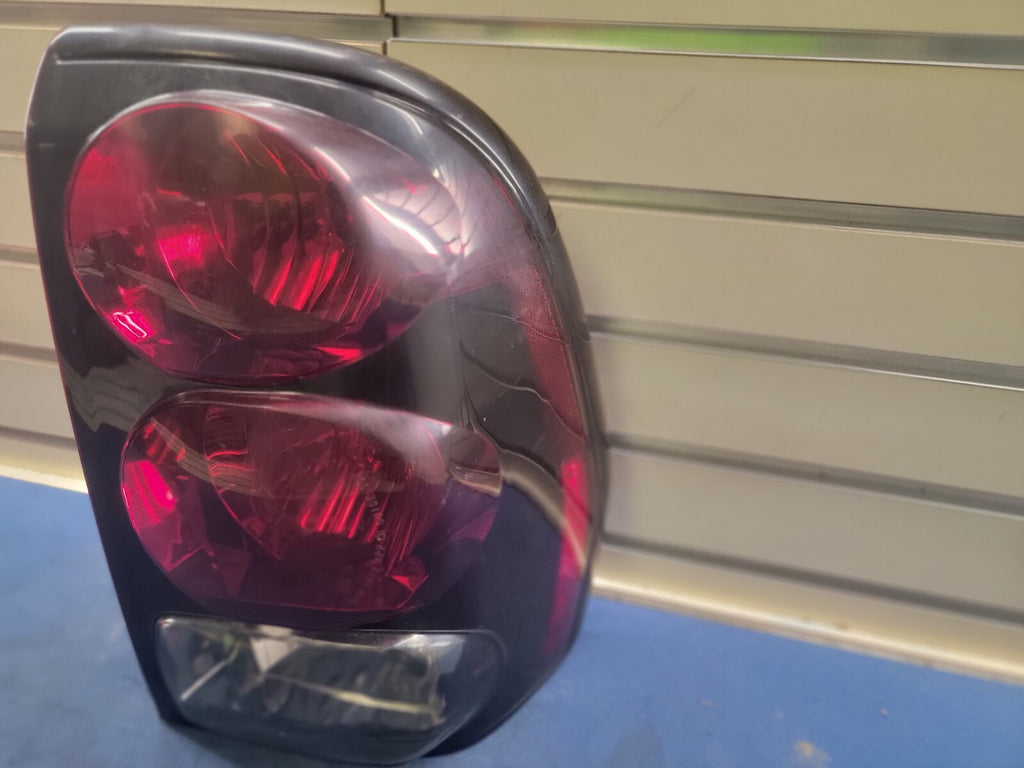 🔥02-09 Chevy TRAILBLAZER REAR Passenger Side Tail Light Assembly Chrome OEM
