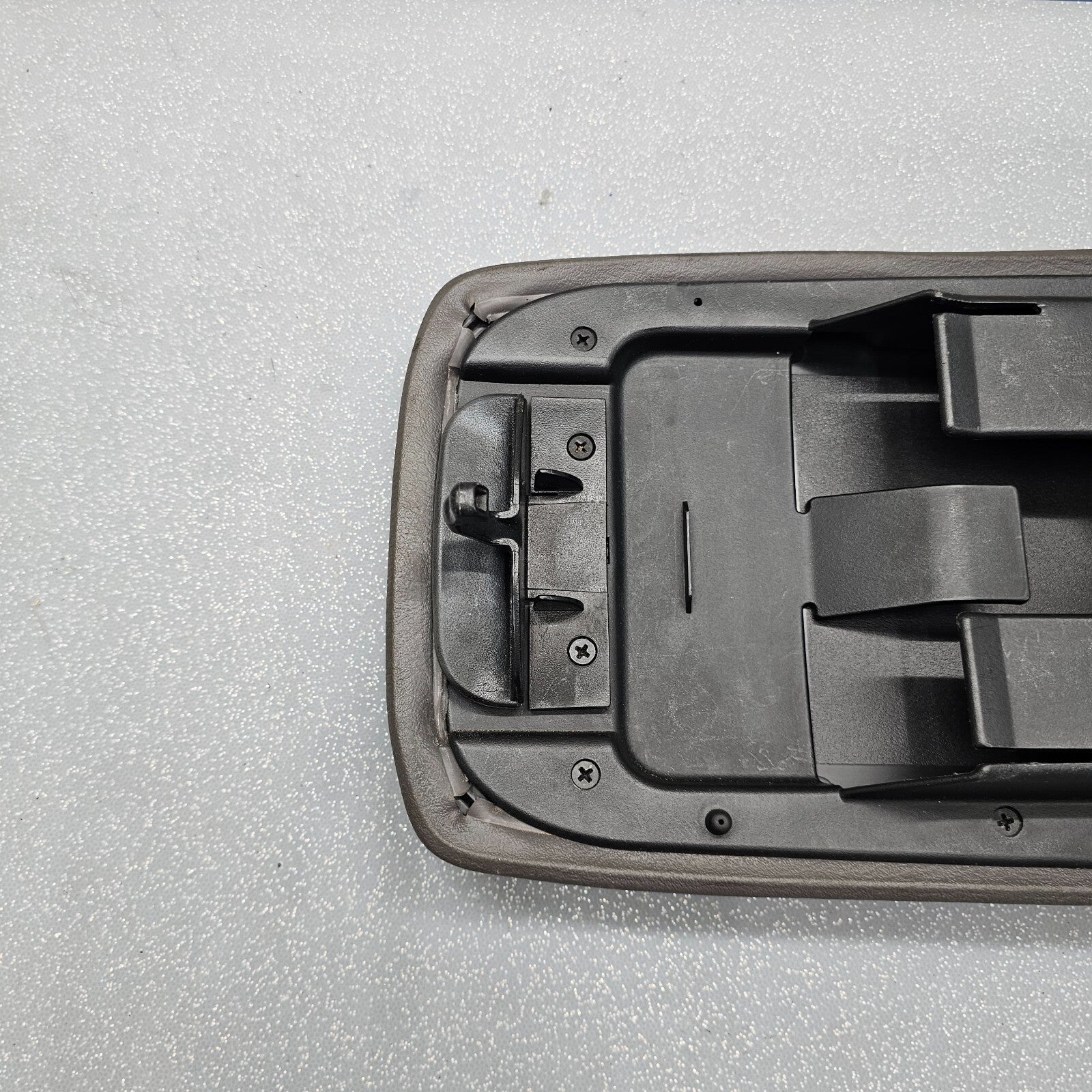 02-05 EXPLORER Mountaineer Center Console Lid Armrest Top Cover Assembly DK TAN