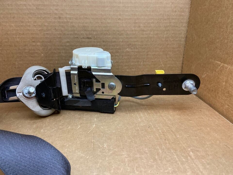07-08 Silverado Escalade Yukon Sierra Front Left Driver Seat Belt Retractor OEM