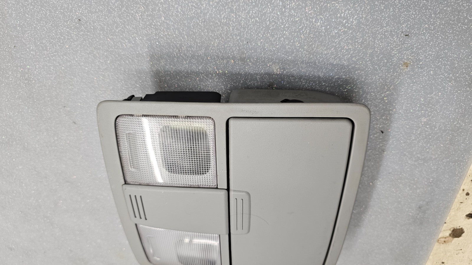 🔥04-10 Toyota Sienna Overhead Console Dome Map Light Storage Assembly LT GRAY