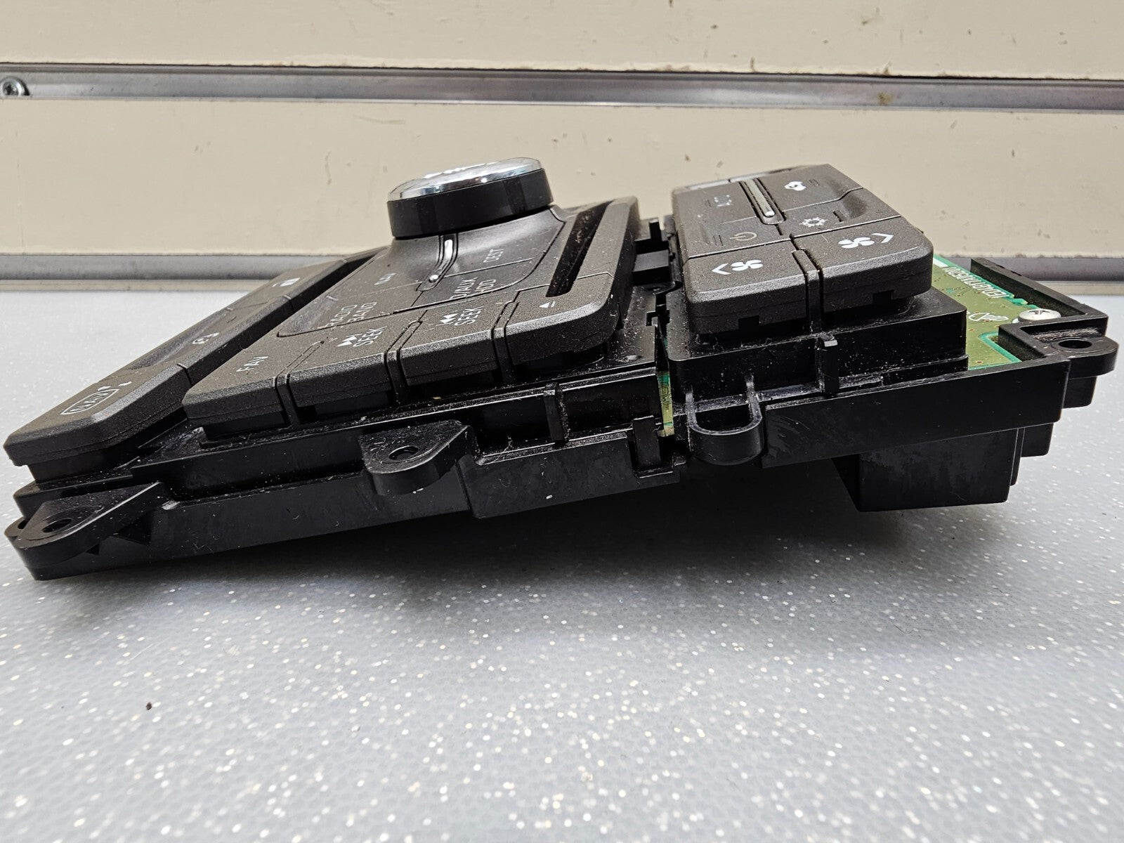 🔥10-12 Cadillac SRX Dash Radio Climate Control Panel AM-FM-CD-MP3 AUX OEM