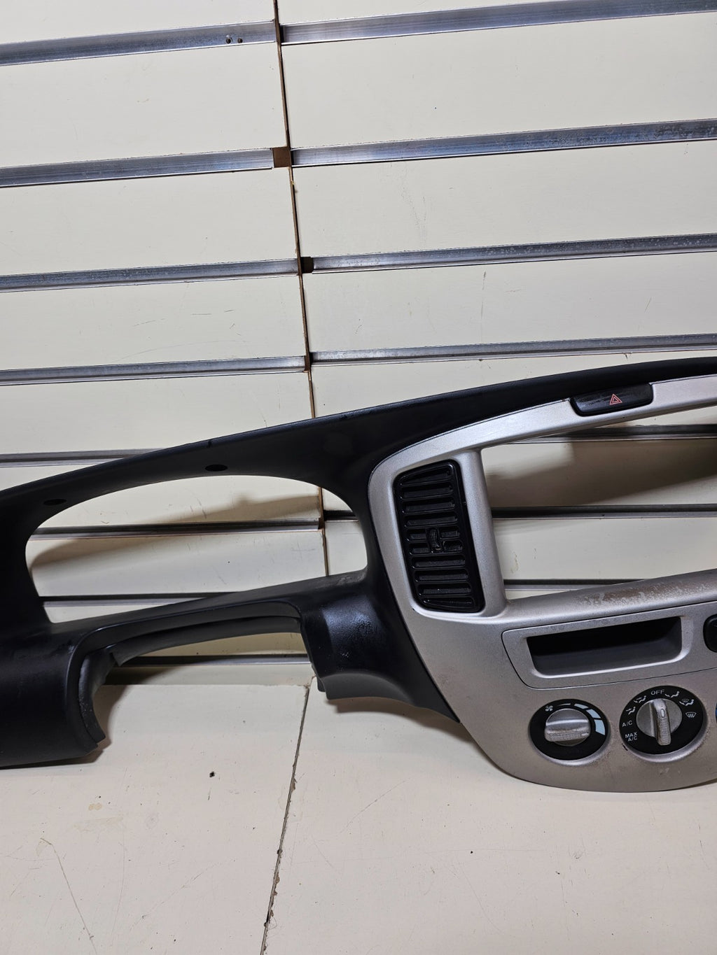 01-06 Tribute Dash Instrument Cluster Speedometer Bezel Trim Panel Black/Silver