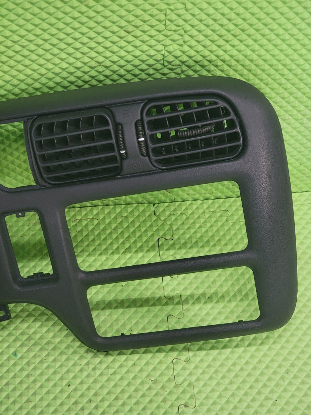 98-04 BLAZER S10 JIMMY SONOMA Cluster Dash Radio Bezel GRAPHITE C8