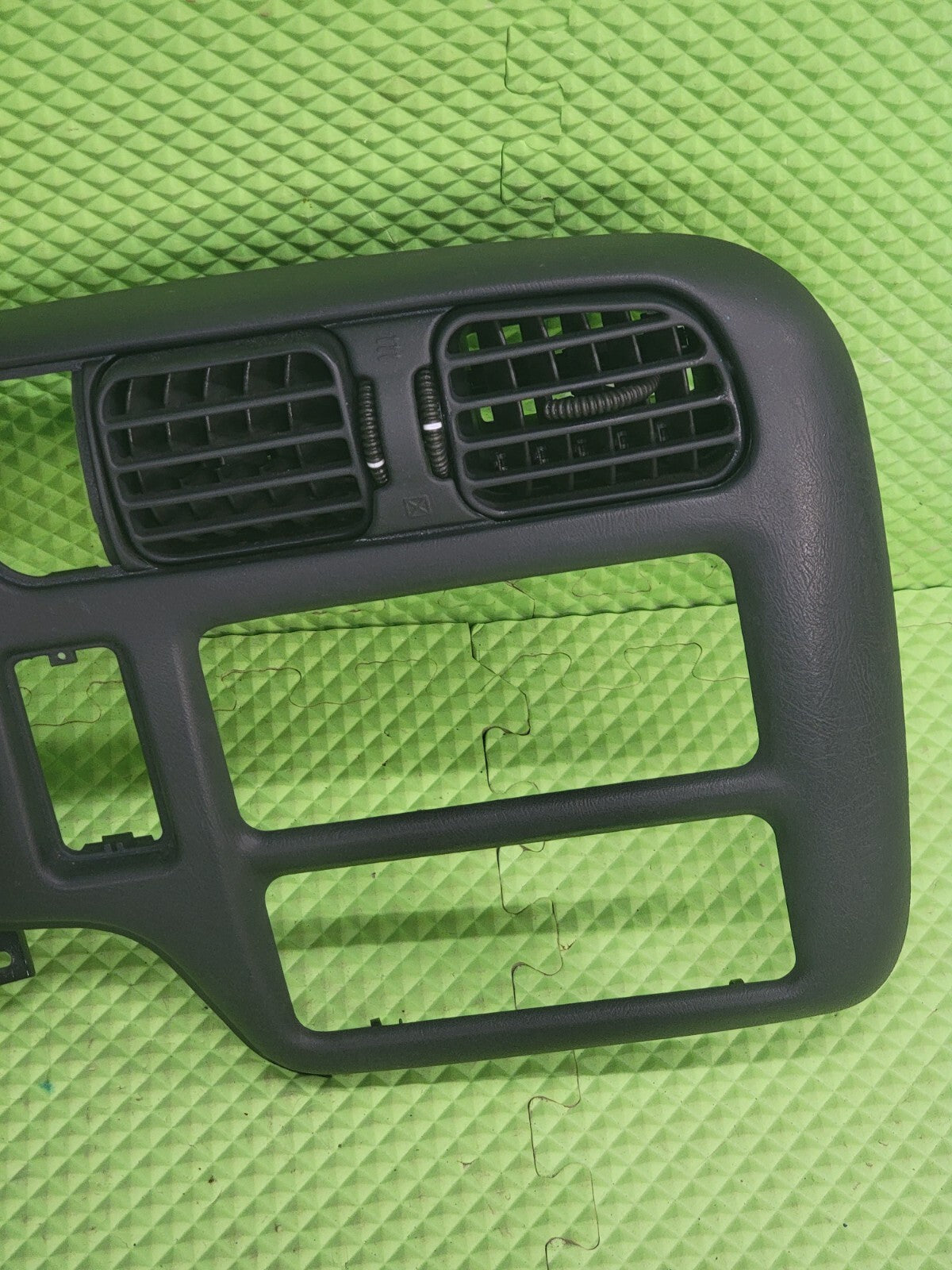 98-04 BLAZER S10 JIMMY SONOMA Cluster Dash Radio Bezel GRAPHITE C8