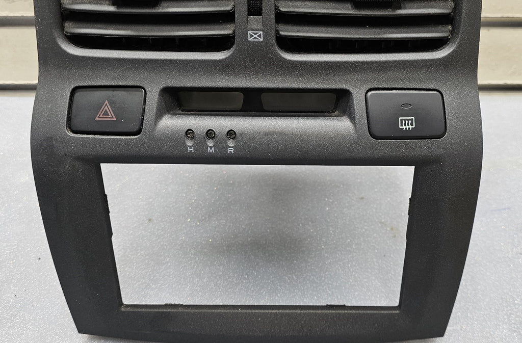 🔥01-06 HYUNDAI SANTA FE OEM BLACK CENTER DASH RADIO HEAT AC VENT TRIM BEZEL