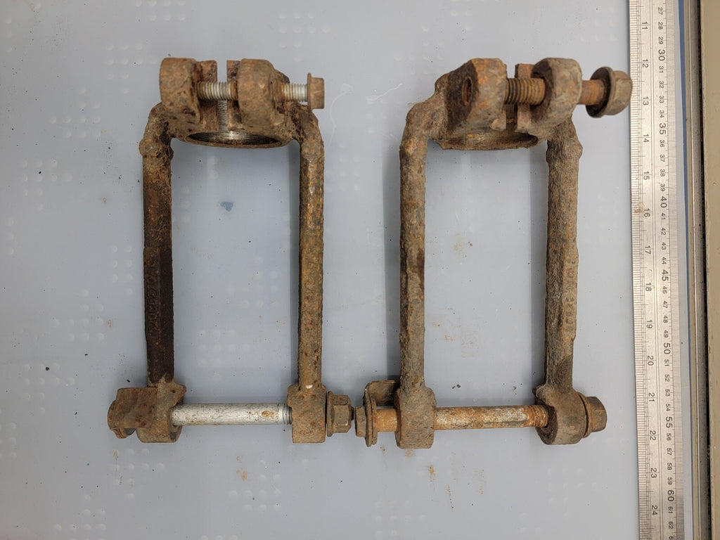 05-10 Jeep GrandCherokee Commander LH RH Set Pair Clevis Strut Fork OEM/JC