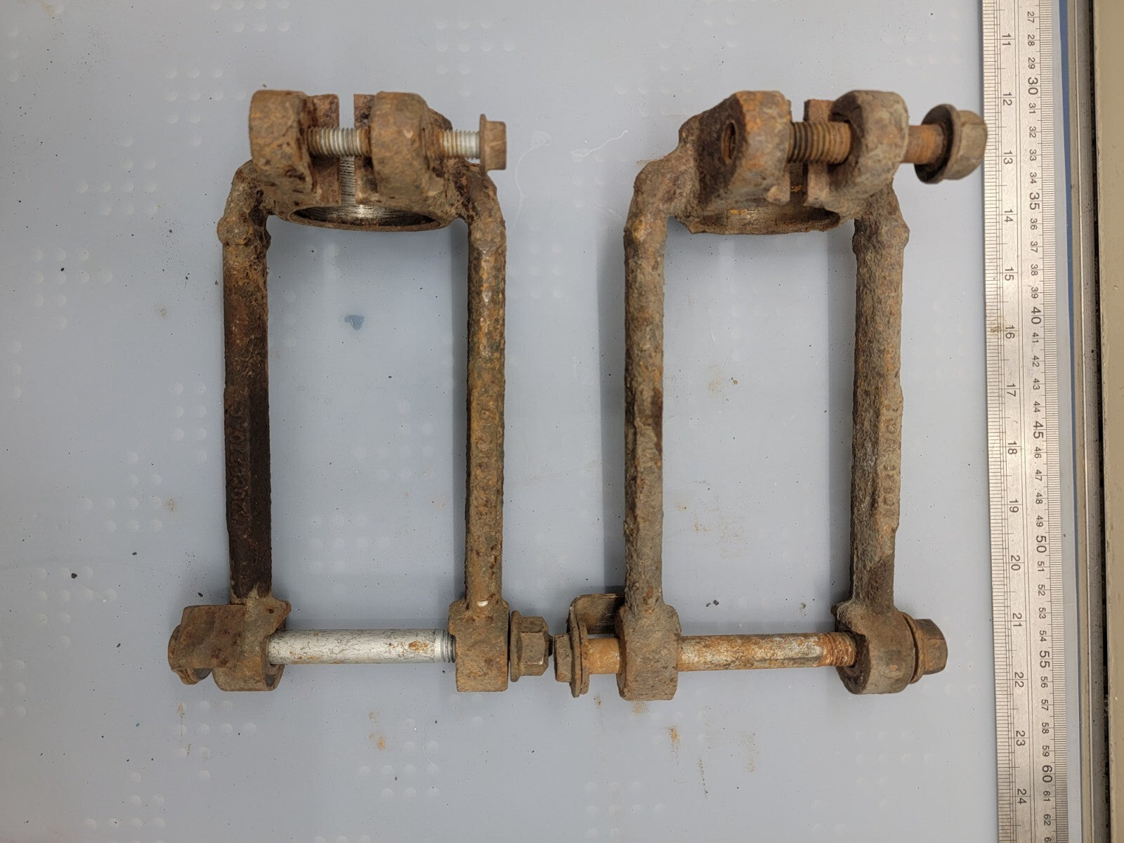 05-10 Jeep GrandCherokee Commander LH RH Set Pair Clevis Strut Fork OEM/JC