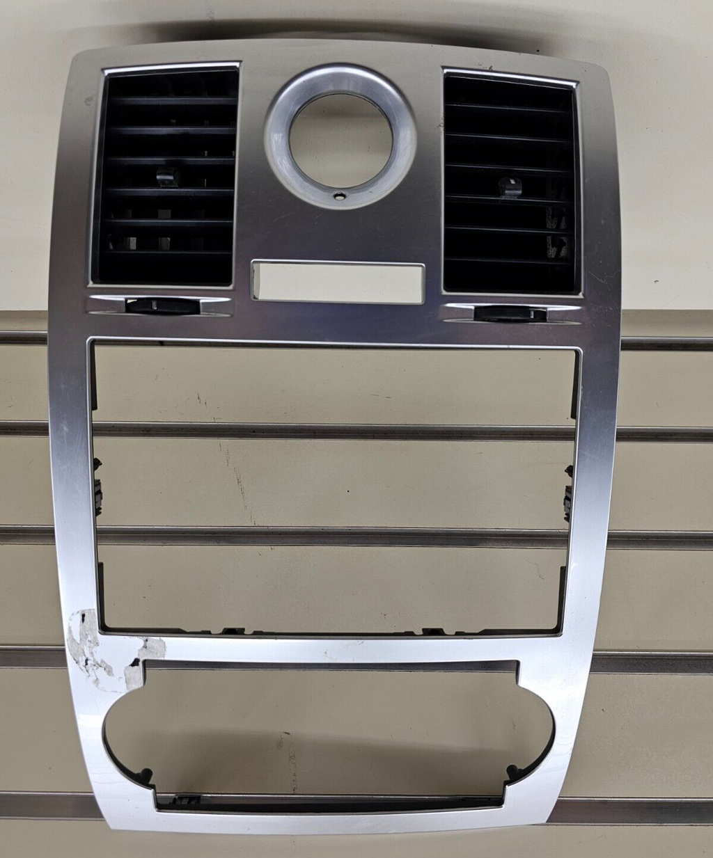 🔥05-07 CHRYSLER 300 CENTER DASH RADIO BEZEL CENTER TRIM PANEL SILVER OEM B16