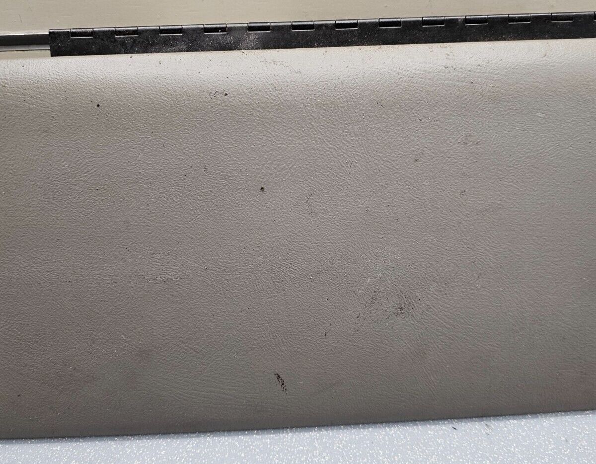 99-06 SILVERADO SIERRA Dash GLOVE BOX Storage Compartment Door Assembly Tan G3