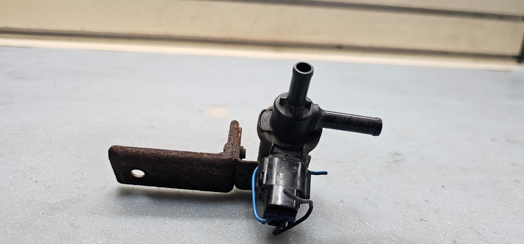 🔥03-06  Toyota Corolla /Matrix Vacuum Switch Valve /TC