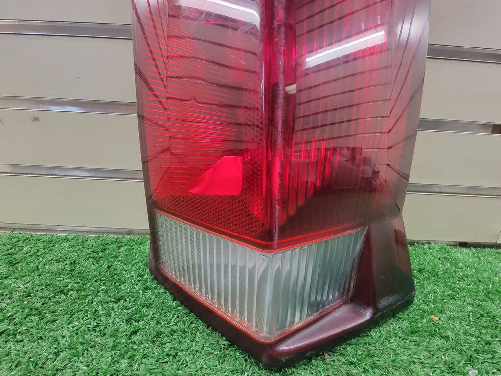 🔥02-06 Cadillac Escalade Right Passenger Rear Tail Light Lamp Chrome Assembly