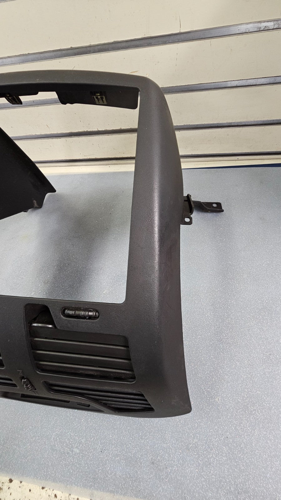 🔥04-07 Chevrolet MALIBU Dash Center RADIO BEZEL Climate Air Vents Trim BLACK B7