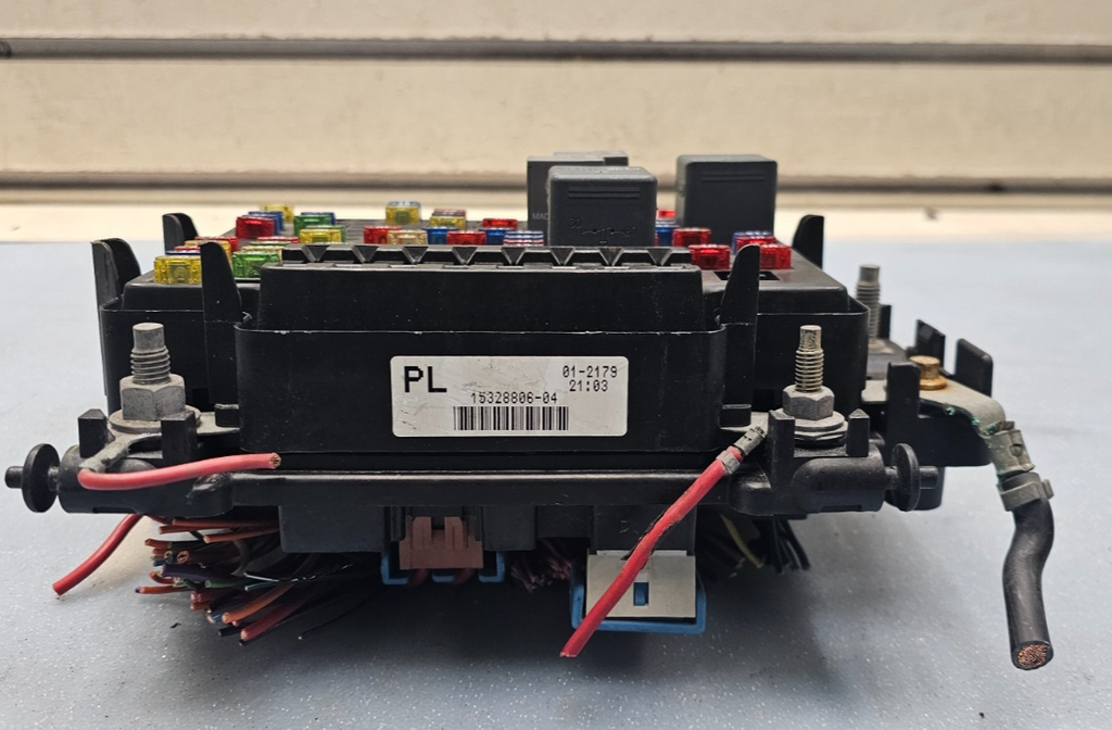 🔥99-02 Sierra Silverado Fuse Box Relay Unit Integrated Power Module Block