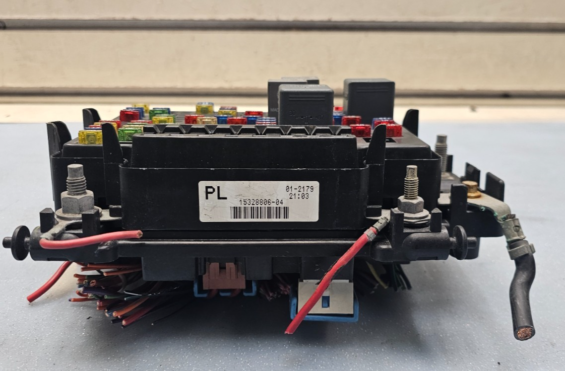 🔥99-02 Sierra Silverado Fuse Box Relay Unit Integrated Power Module Block