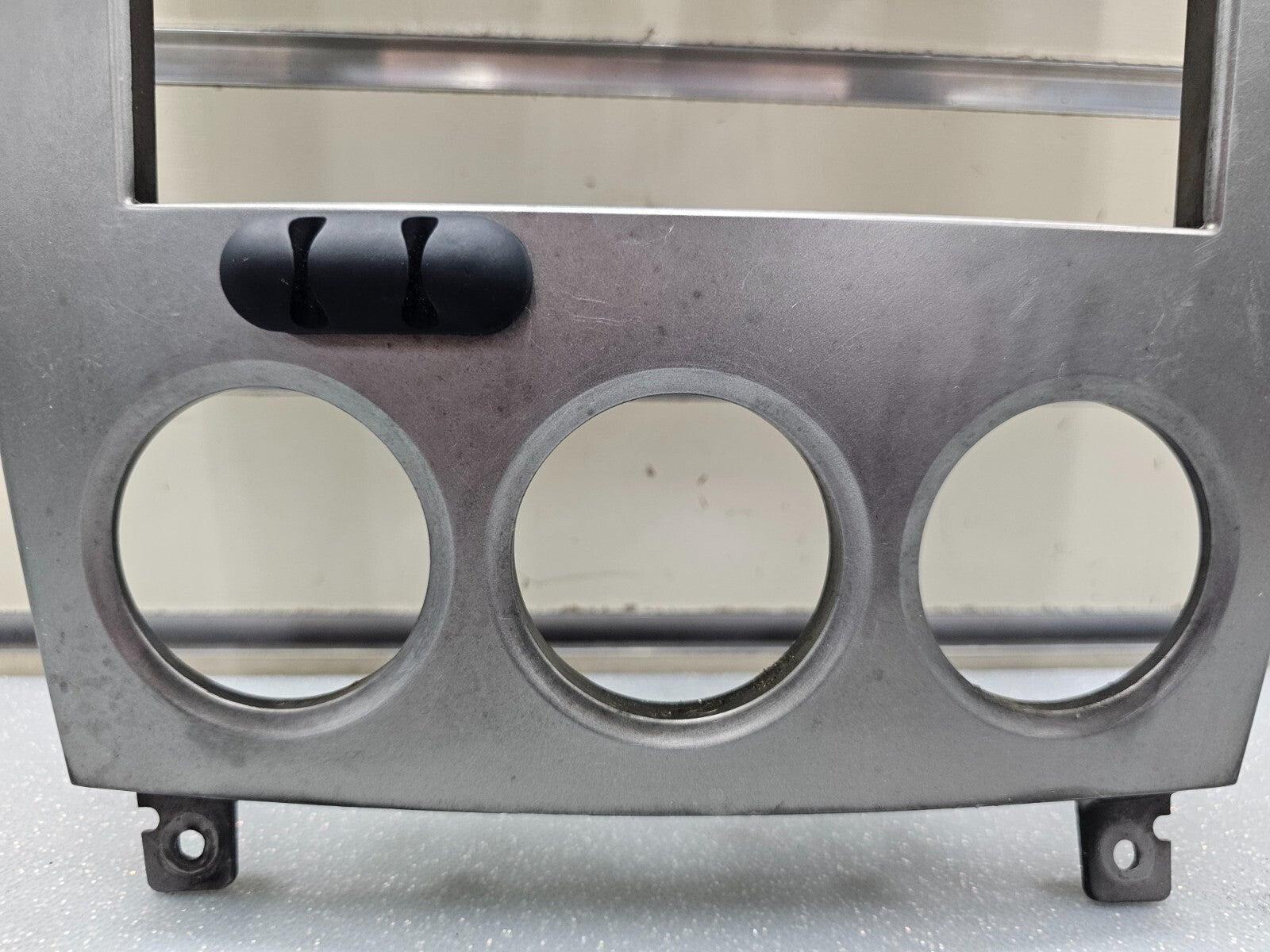 03-08 Subaru Forester Radio Trim Panel Climate Control Center Dash Bezel Silver