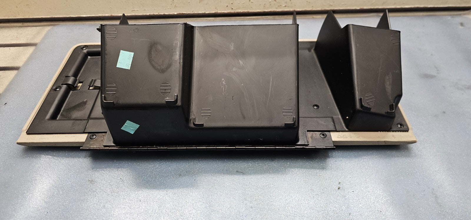 🔥99-06 SILVERADO SIERRA Dash GLOVE BOX Storage Compartment Assembly TAN G3