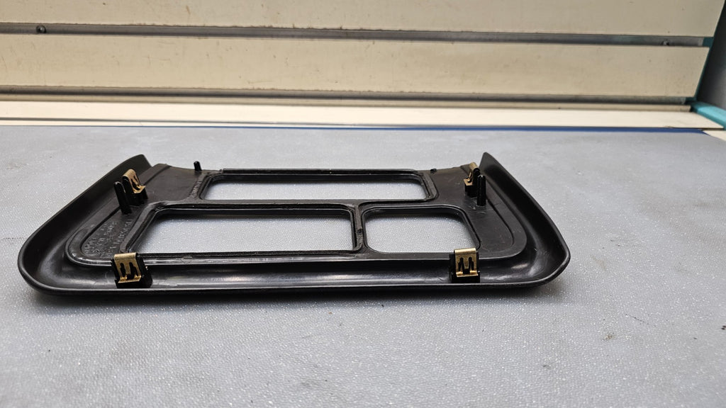 🔥02-05 GMC DENALI OEM CENTER DASH DISPLAY INFO TRIM SURROUND COVER