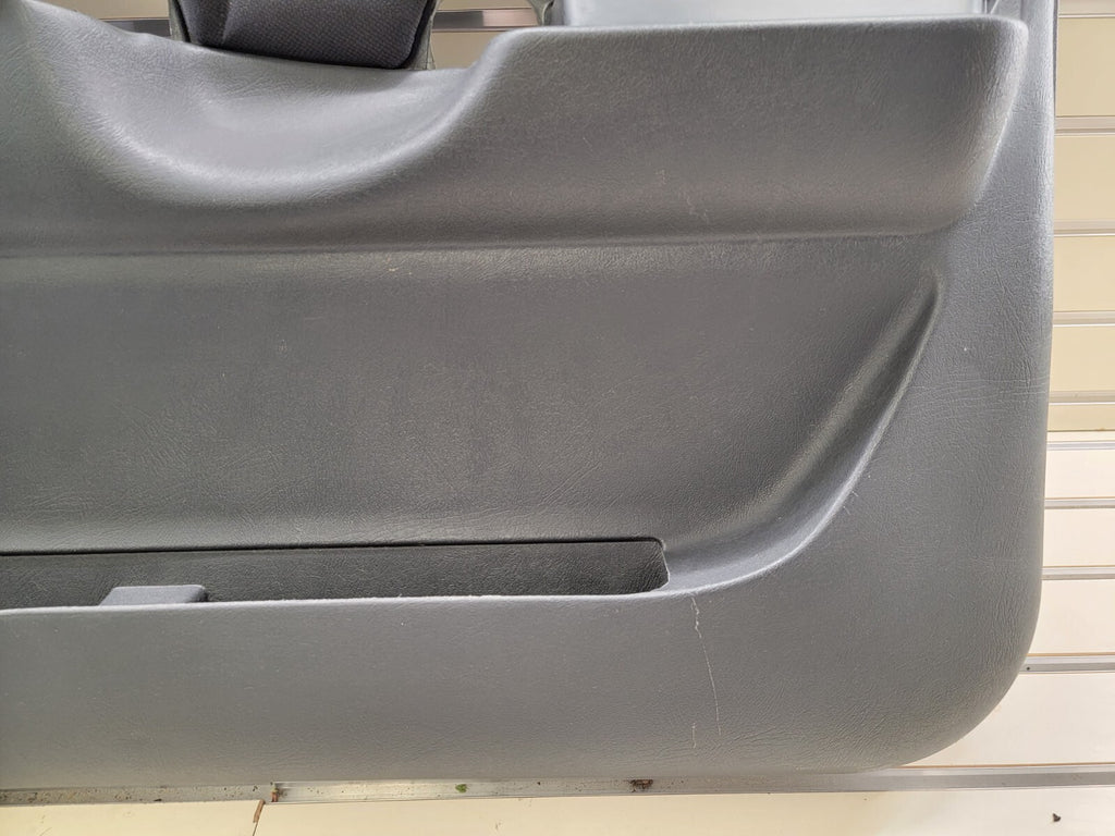 98-04 Chevy Blazer Jimmy S-10 GMC Sonoma Front Door Panel manual right BLACK
