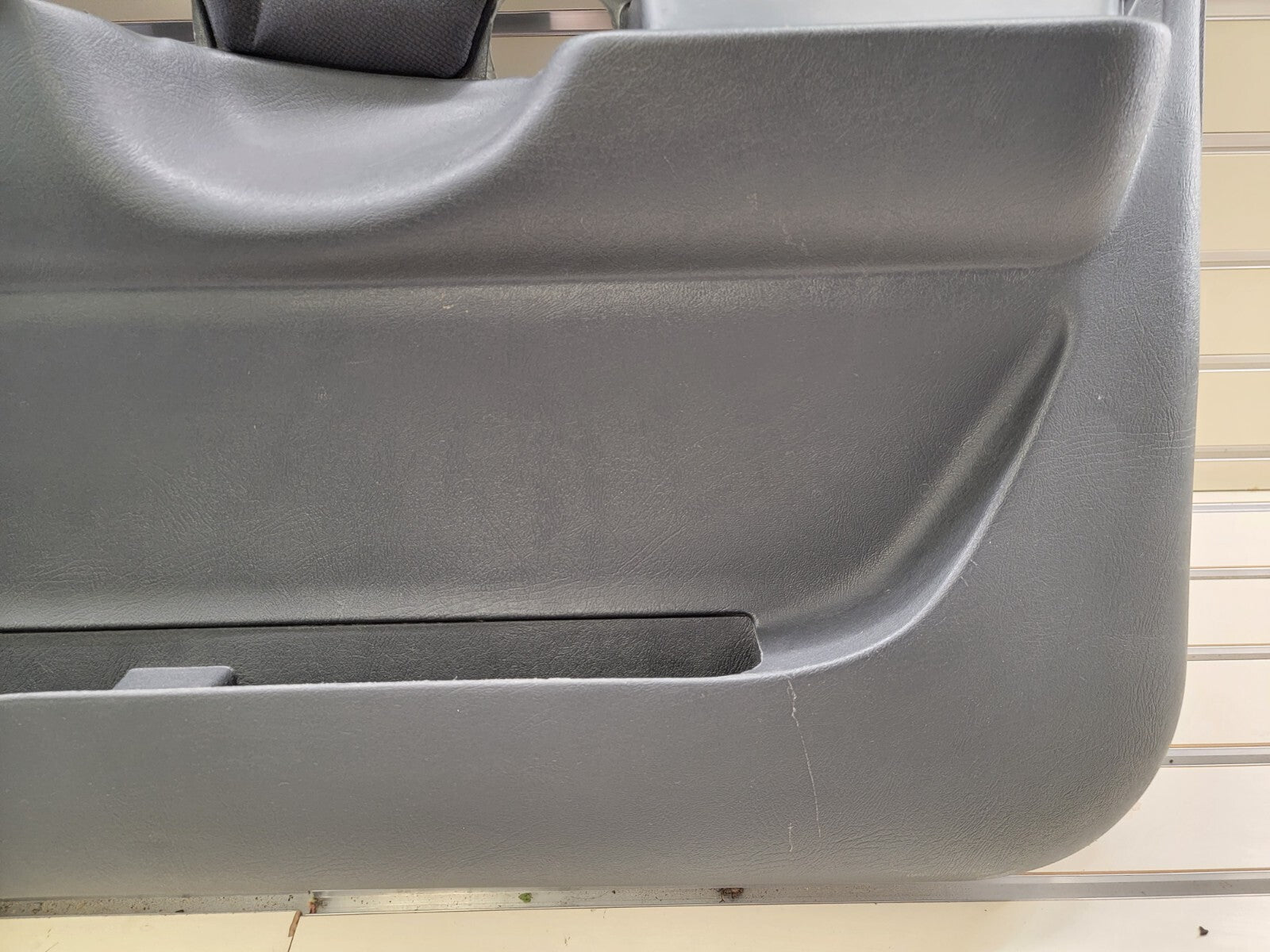 98-04 Chevy Blazer Jimmy S-10 GMC Sonoma Front Door Panel manual right BLACK
