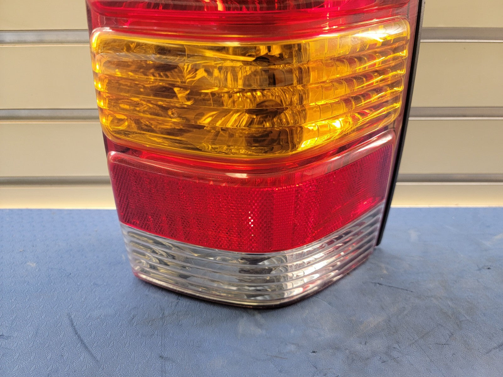 🔥2001-2007 Ford Escape right passenger Side Tail Lamp OEM 6L8Z-13404-DA